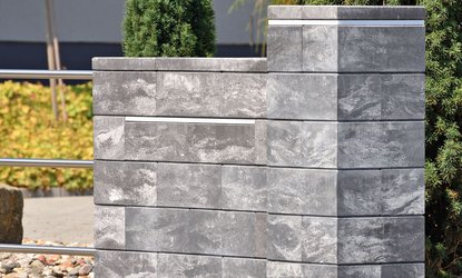Vario-Line Pfeiler mit Leuchtelementen, Weserwaben Mauer mit Licht kombiniert