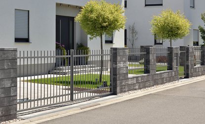 Vario-Line® Anthrazit-Weiß meliert mit Zaunelementen